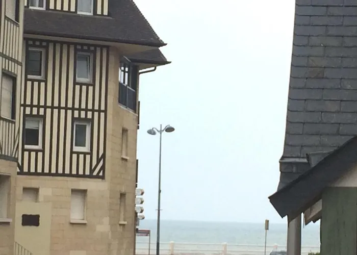 3 Pieces Avec Terrasse, Parking Proche - Fr-1-712-86 Apartment