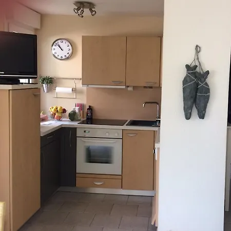 3 Pièces Avec Terrasse Et Parking Proche - Fr-1-712-86 Appartement