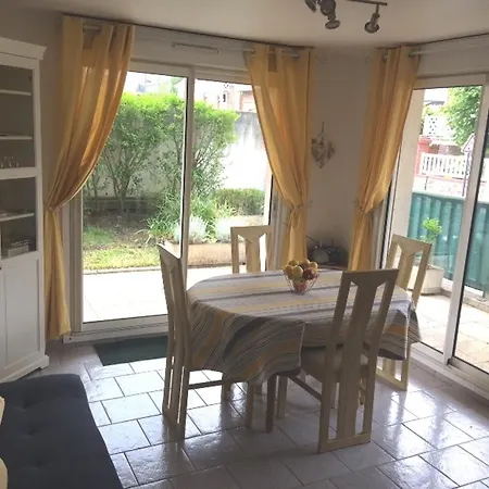 Apartment 3 Pieces, Terrasse, Apercu Mer, Proche Et Centre De - Fr-1-712-86 *