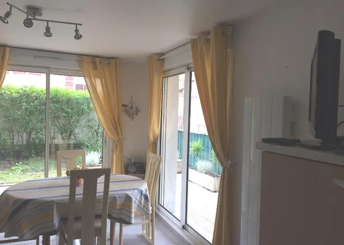 3 Pieces Avec Terrasse, Parking Proche - Fr-1-712-86